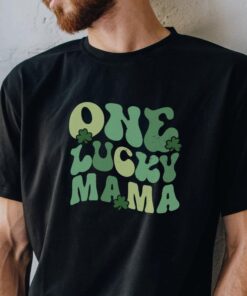 Womens St Patricks Day Mom Sweatshirt/T-Shirt -- One Lucky Mama!